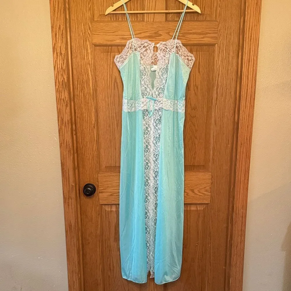 VINTAGE Aqua Blue Nylon Lace Nightgown Keyhole Front 1960s 1970s  Lingerie Small - Picture 2 of 10